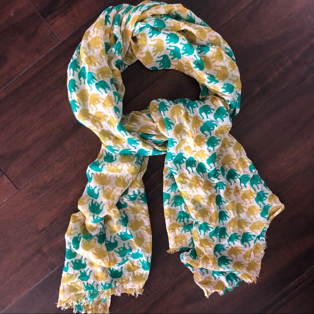 Lightweight elephant patterned scarf 🐘